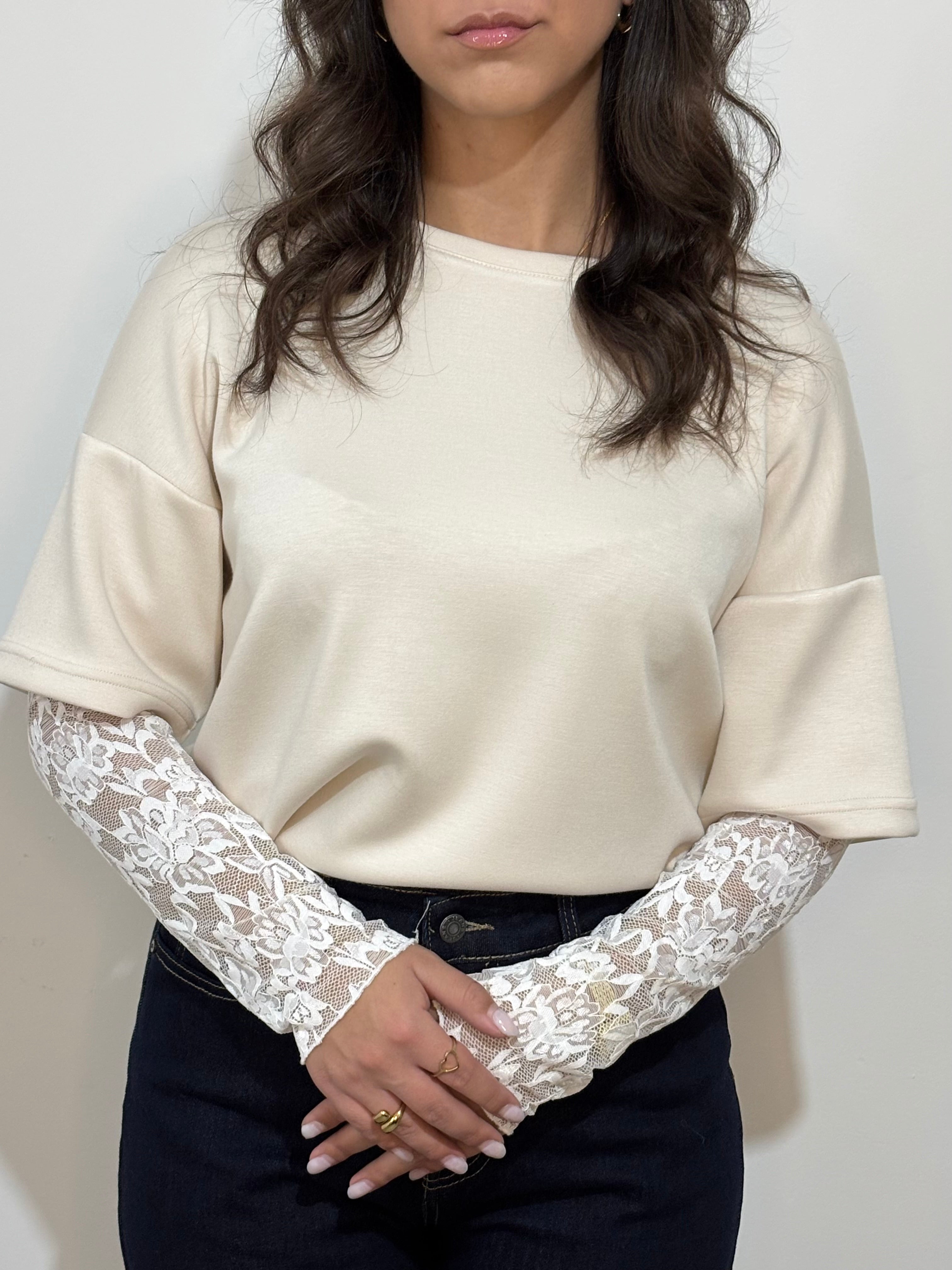 Maglia con manica in pizzo